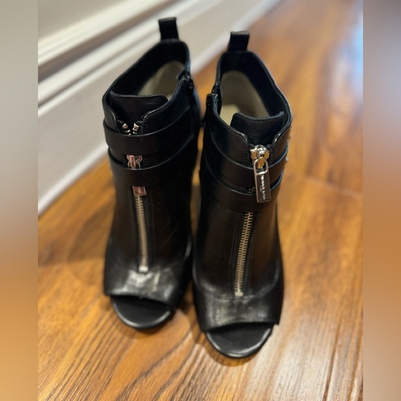 NEW MICHAEL KORS BRENA black leather peep toe boots (size 6.5) - Picture 3 of 8